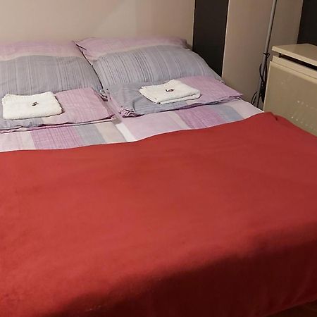 FREE PARKING - Tisza-parti Napfény Apartman Szeged Szoba fotó